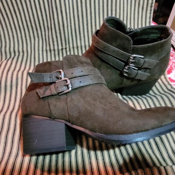 Women's shoes - Picture 2 of 7